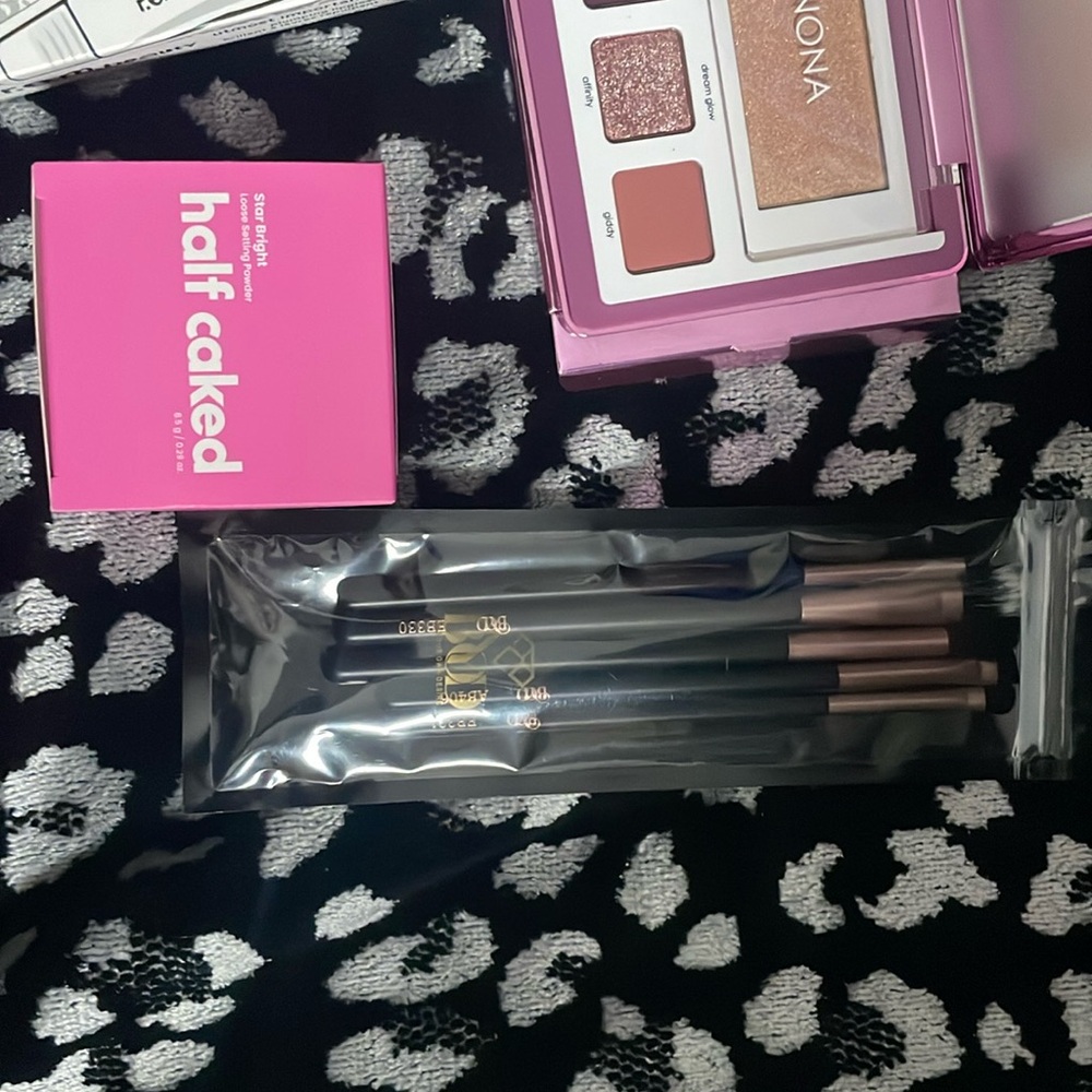 Makeup bundle - Picture 4 of 4